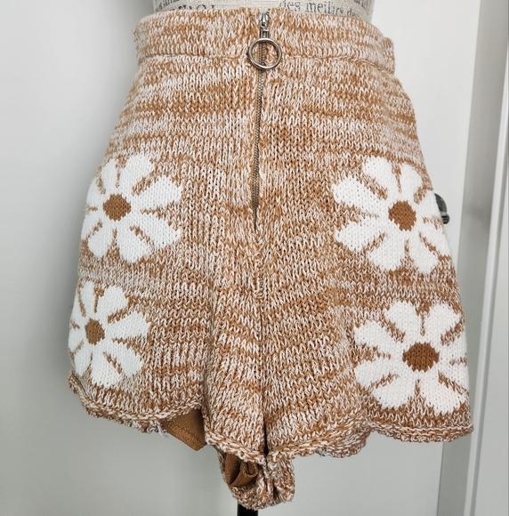 Storia Highwaist Knit Shorts - Picture 10 of 12